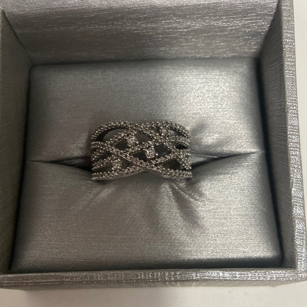 Zales diamond lattice ring